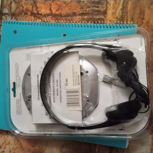 Durabrand CD 855 Anti skip cd player with remote - Picture 2 of 2